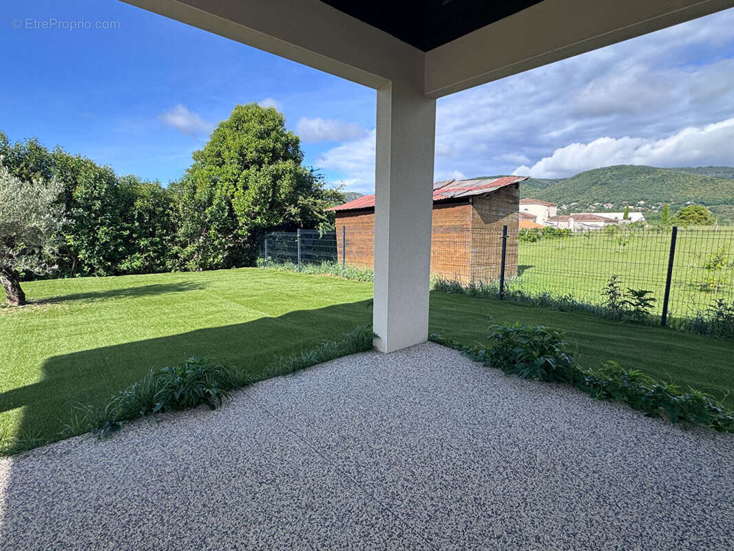 Maison à CHARMES-SUR-RHONE