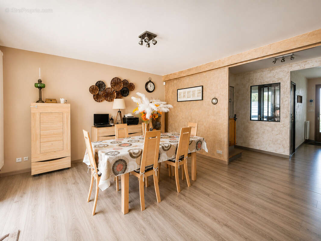 LA VALETTE-DU-VAR   Maison familiale 126 m2 avec garage, terrasses et jardin - photo 2