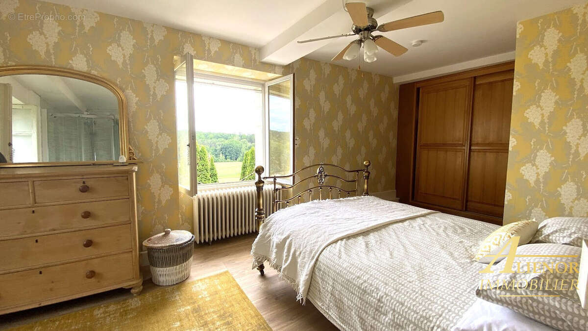 Maison en pierre avec piscine et vue dégagée sur les bois, Brantôme 24310 - photo 10