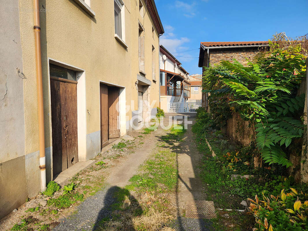 Maison à SAINT-MARTIN-LA-PLAINE