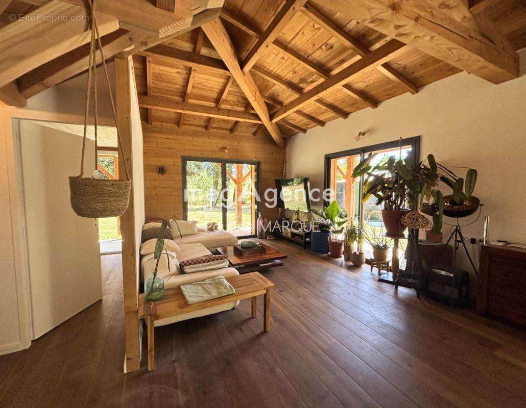 Maison de plain pied - 107 m² - Olonne - sur - Mer - photo 2