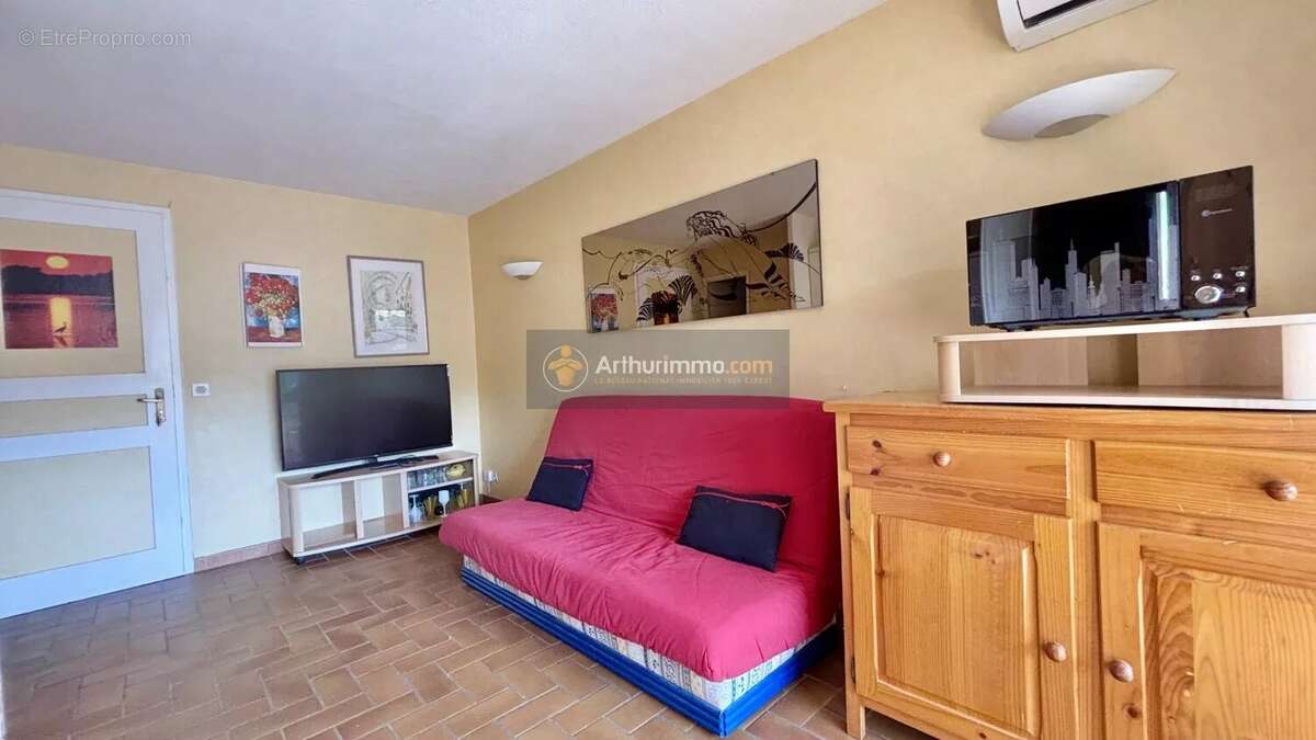 Appartement à ROQUEBRUNE-SUR-ARGENS