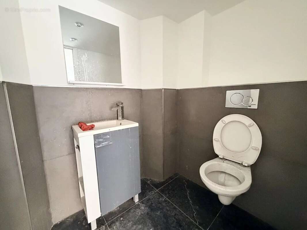 Commerce à VALLAURIS