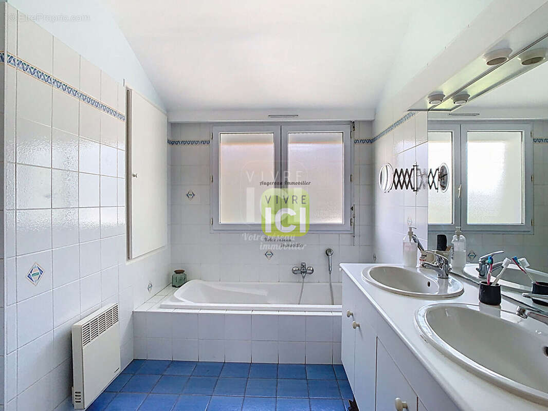 Maison à TREMENTINES