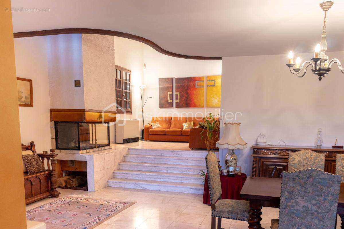 Sainte Radegonde, 5 chambres, piscine, grand terrain et garage - photo 4