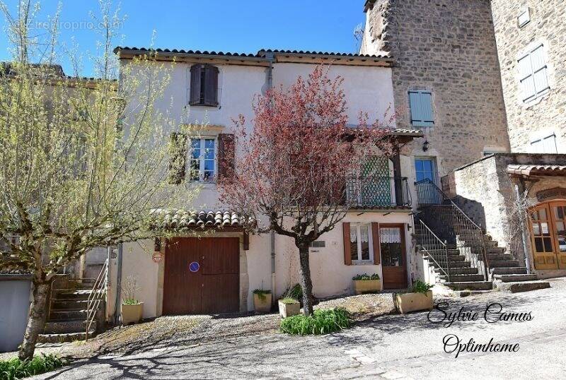 Maison à SAINTE-EULALIE-DE-CERNON