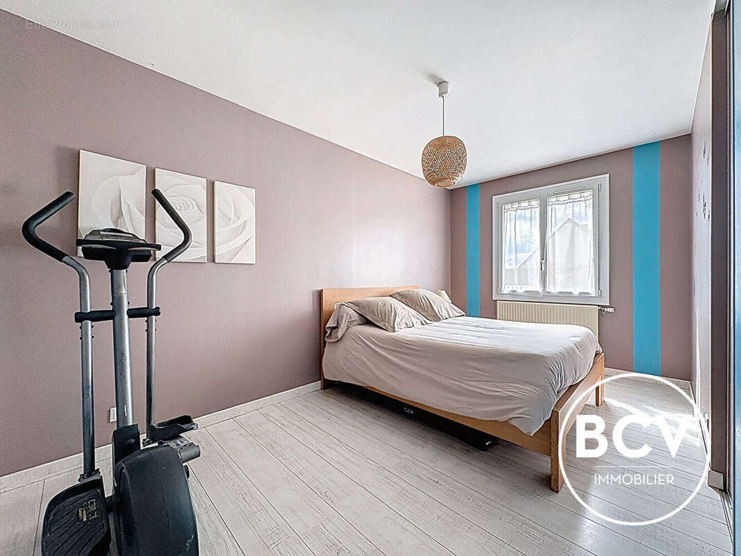 Maison à FONTAINE-LA-GUYON