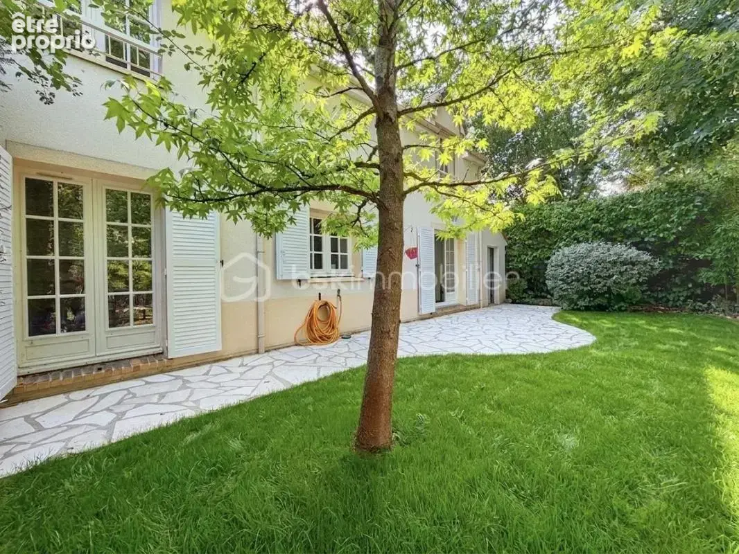 Maison familiale avec jardin, terrasse et beaux volumes quartier Fourqueux - photo 3