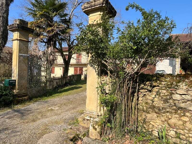 MARCIAC et PLAISANCE proches, VUE PYRENEES depuis cette BELLE MAISON DE FAMILLE 215m2, grandes dépendances , sur 1750m2 de jardi - photo 3