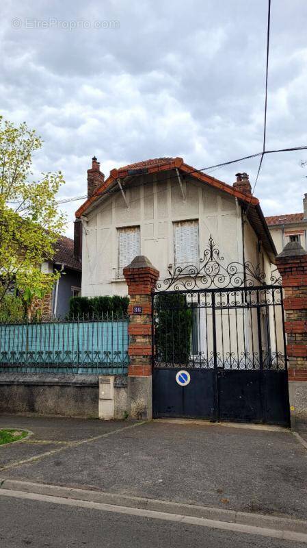 Appartement à LES PAVILLONS-SOUS-BOIS
