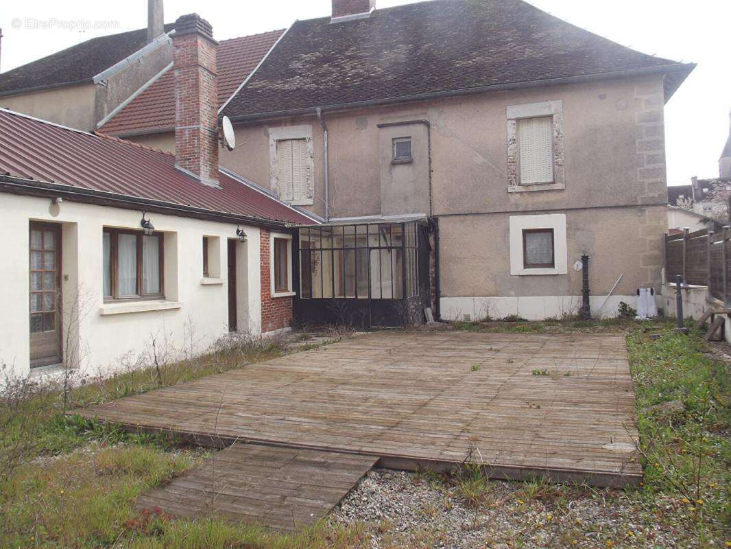 Maison à VENDEUVRE-SUR-BARSE