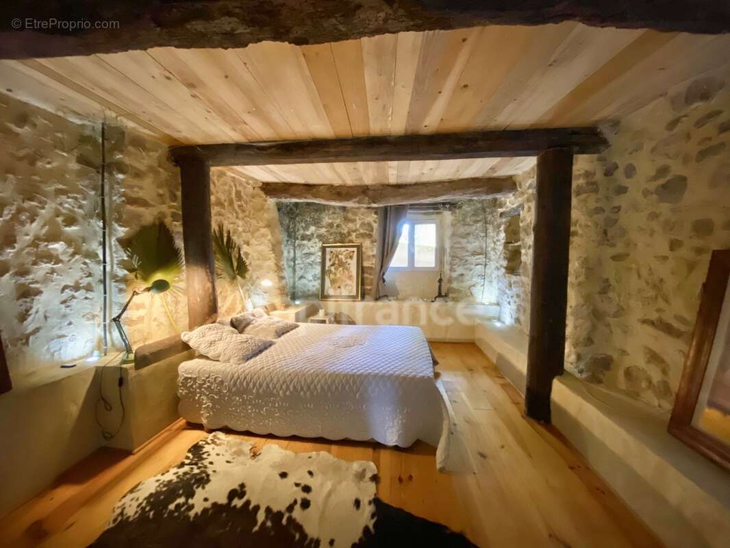 Entre Uzès et La Roque-sur-Cèze, Éden Provençal : Mas du XVIIIe & Son Domaine Privé sur 3,3 hectares - photo 19