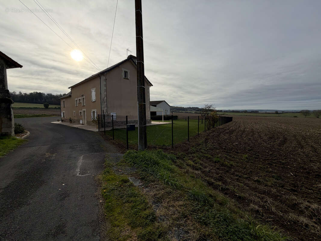 Maison à SAINT-SAUVEUR