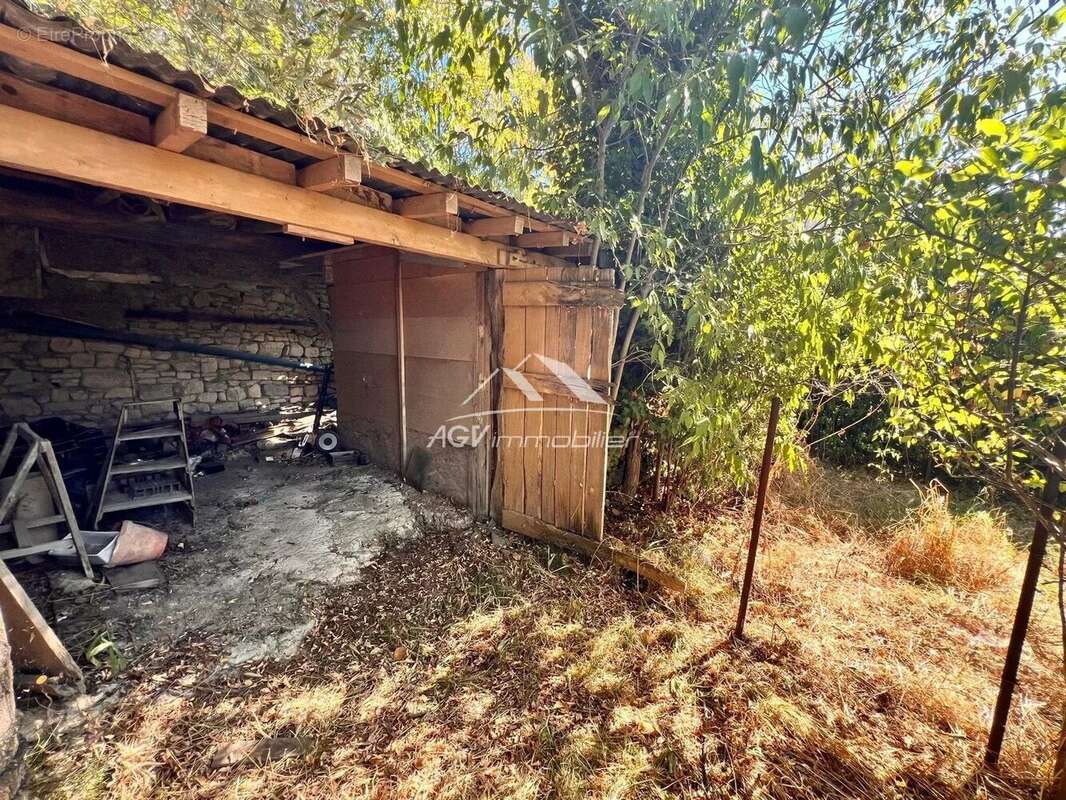 Appartement à VEZENOBRES