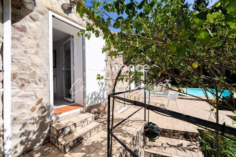 Maison à SAINT-LAURENT-DE-CERDANS