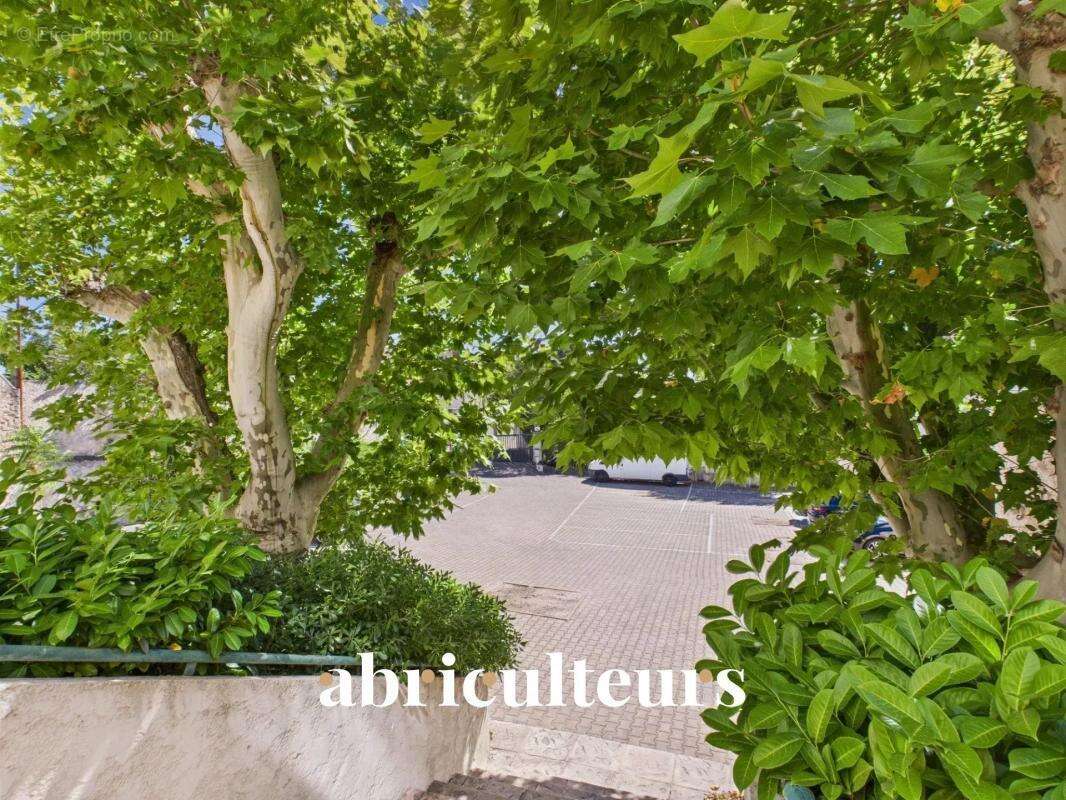 Commerce à MARSEILLE-15E