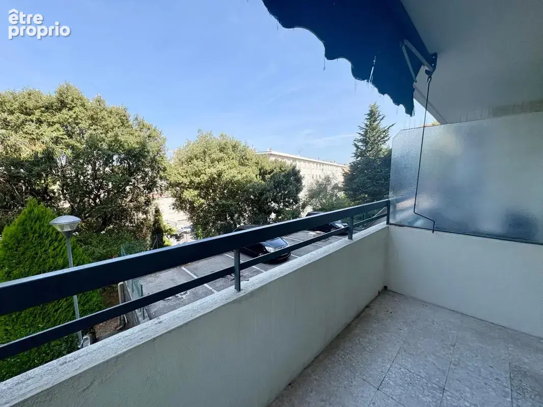 Grand studio avec balcon, cave et stationnement - photo 7