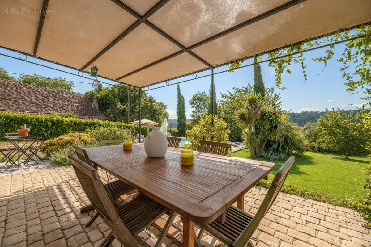 Maison de charme du 19 ème siècle entièrement restaurée  avec jardin et piscine. - photo 3