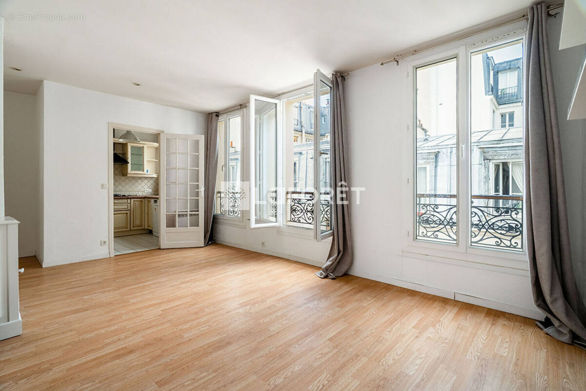 Appartement à PARIS-17E