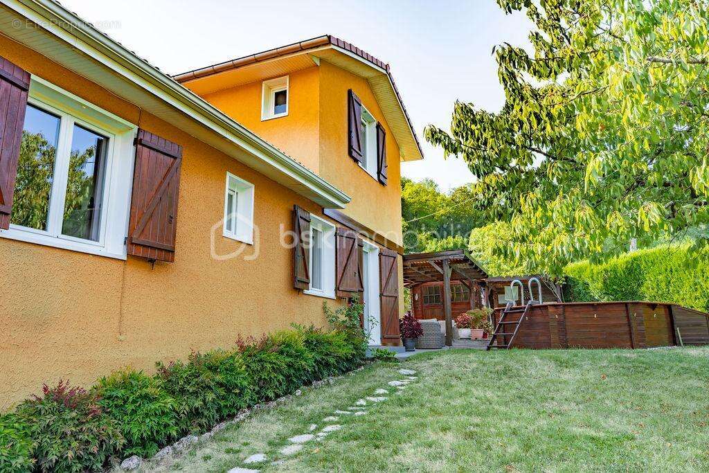 Maison Familiale de 125m² sur les hauteurs de Renage, au calme, dans un cadre verdoyant ! - photo 19