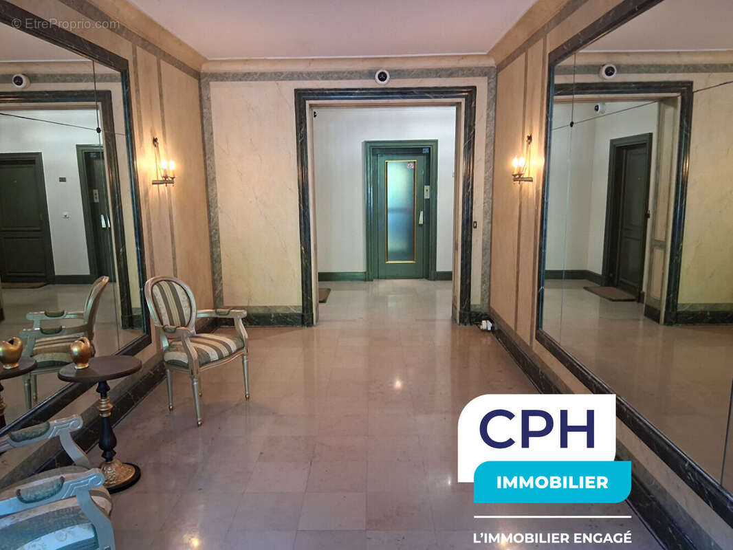 Appartement à PARIS-16E