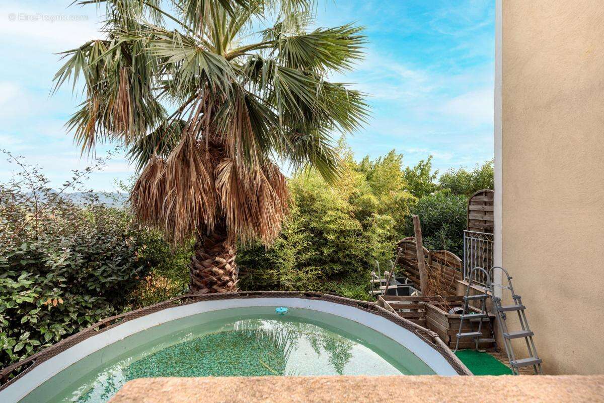 Maison à ROQUEBRUNE-SUR-ARGENS