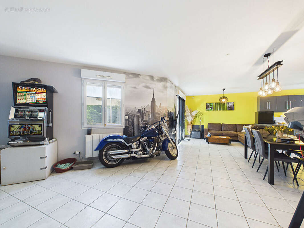 Maison à SAINT-BARTHELEMY-DE-VALS