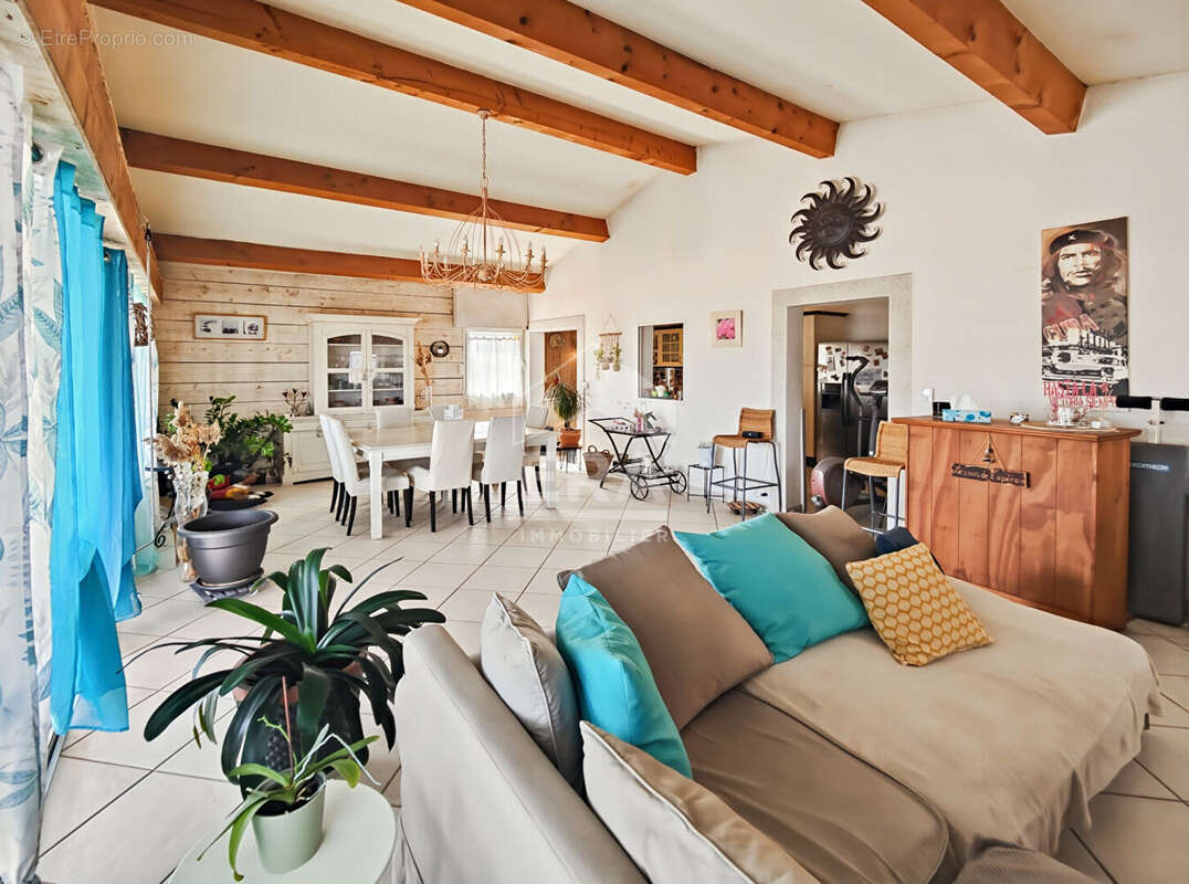 Appartement à CHATEAUNEUF-LES-MARTIGUES