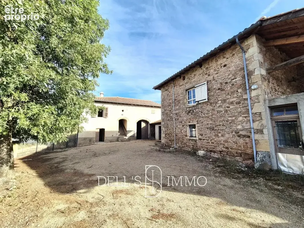 Maison ancienne avec dépendances, terrain et jolie vue - photo 3