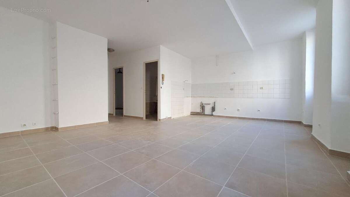 Appartement à MARSEILLE-5E