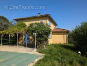 Maison à SAINT-PIERRE-LA-PALUD