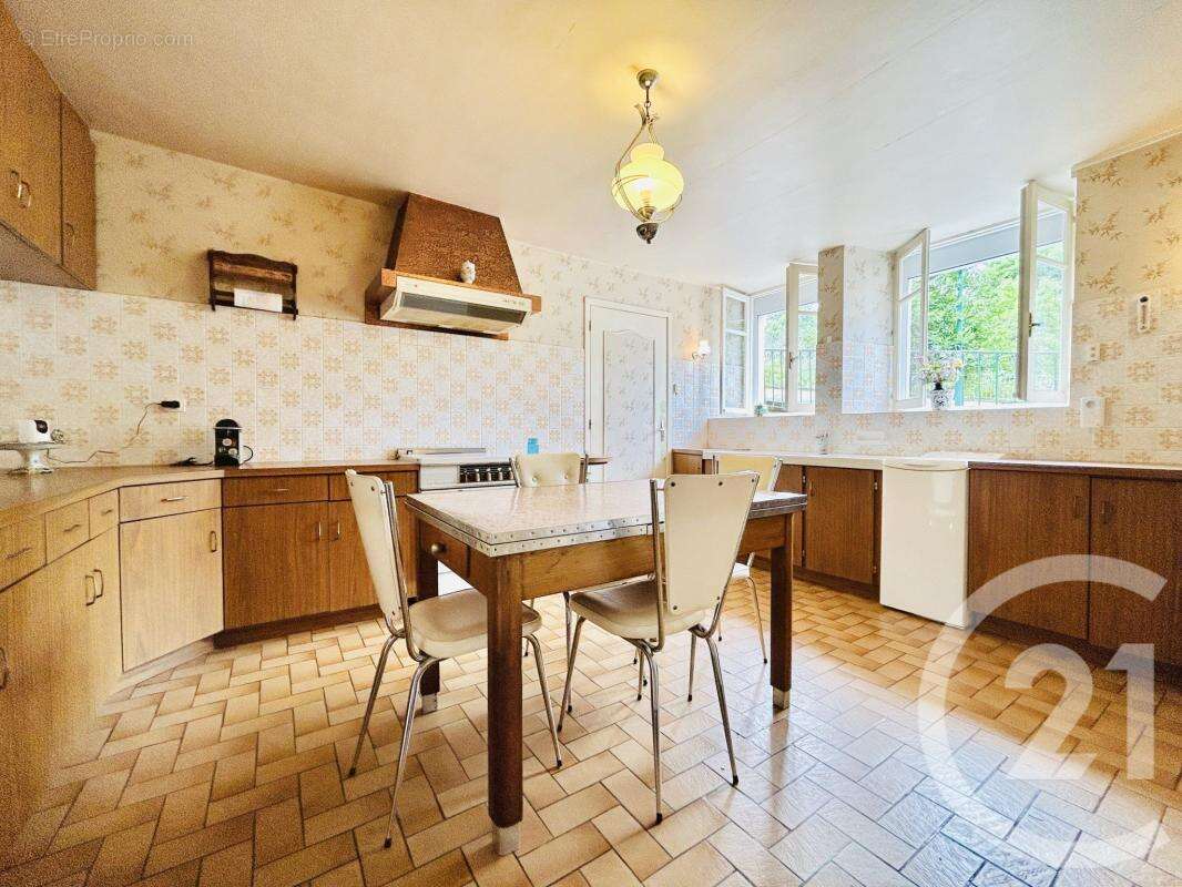 Maison à SAINT-LAURENT-SUR-GORRE