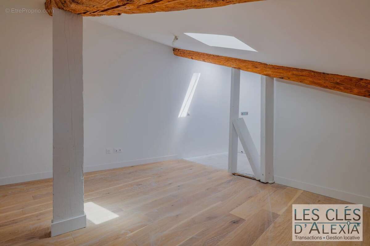 Appartement à SAINT-GENIS-LAVAL