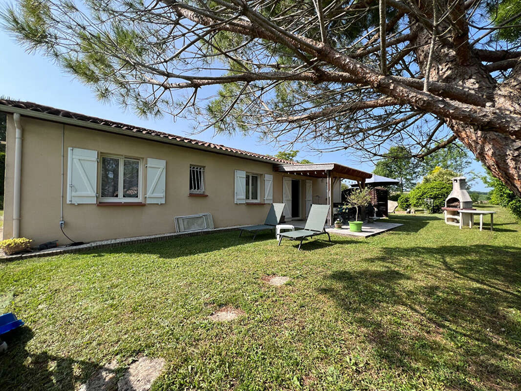 À vendre Maison de plain-pied d'environ 95m2 avec 4 chambres, grand terrain de 2900m2 et aucun vis-à-vis entre Villeneuve-sur-Lo - photo 2