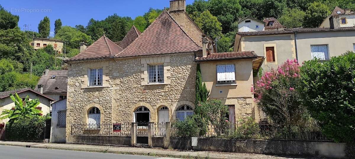 Maison 162 m² à Couze-Et-Saint-Front  - photo 2