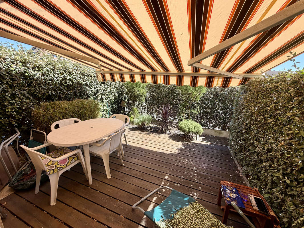 50m plage et commerces !!! 2 pieces 25m2  + terrasse sud - au pied des commerces et de la mer - photo 12
