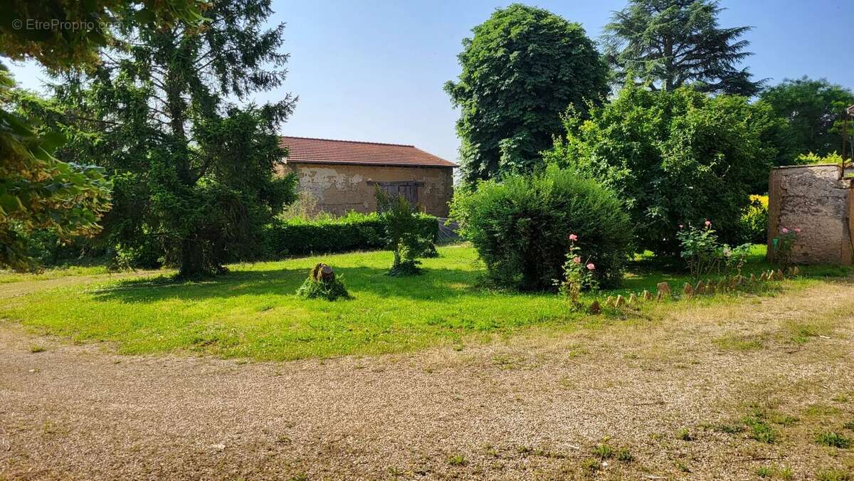 Maison 142 m² à Corcelles-En-Beaujolais  - photo 2