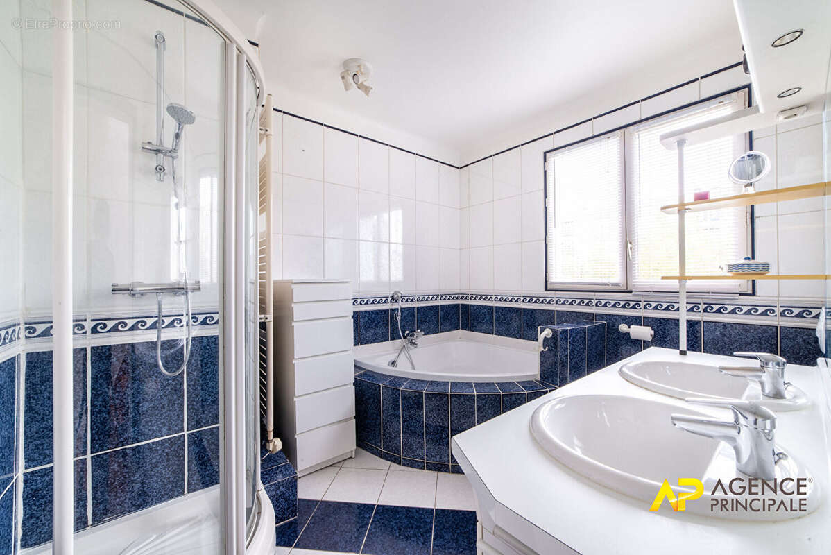 Maison à LA GARENNE-COLOMBES