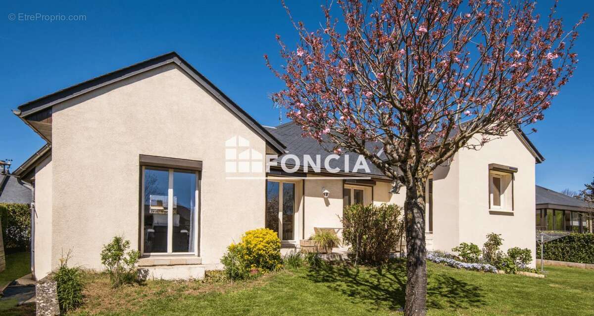 Maison à ONET-LE-CHATEAU