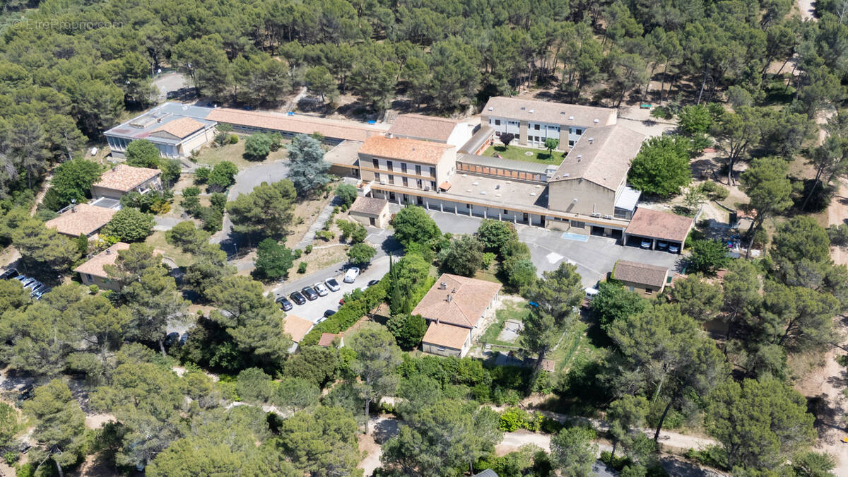 Commerce à FONTVIEILLE