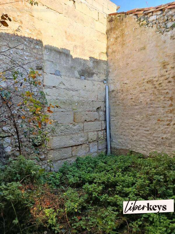 Maison à SAINT-GEORGES-DES-COTEAUX