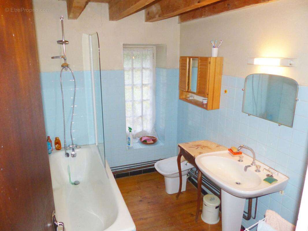 Maison à SAINT-JULIEN-CHAPTEUIL