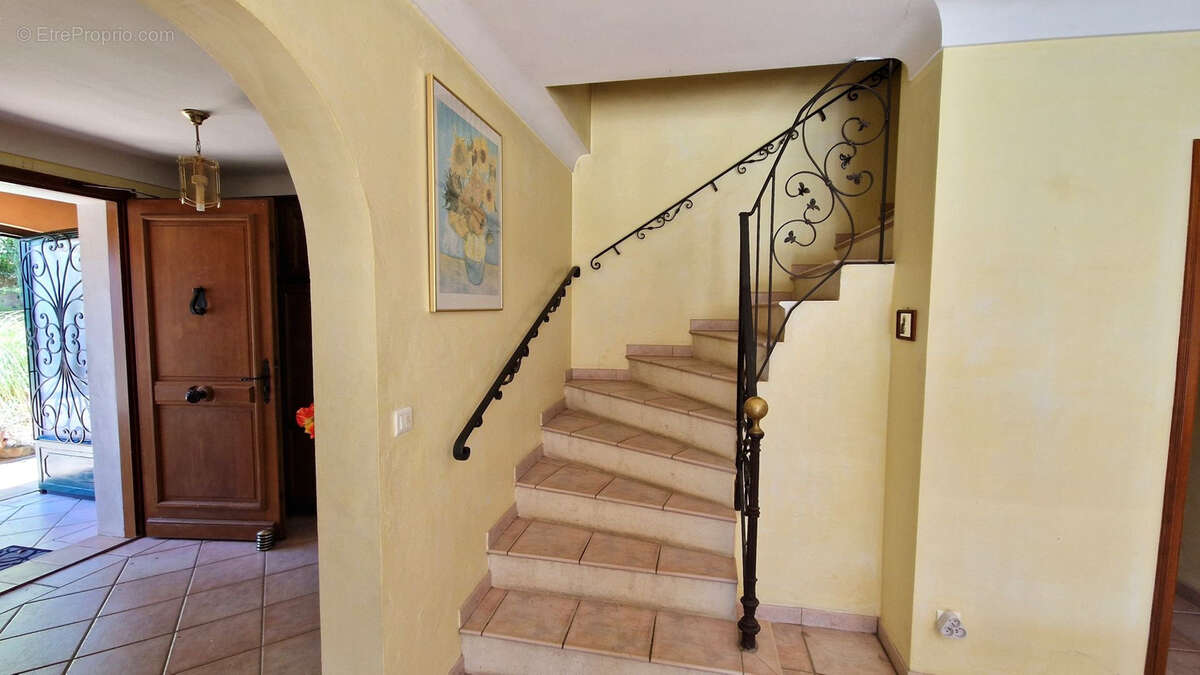 Maison 256 m2 - 5 chambres avec Piscine/ Pool house - BRIGNOLES - photo 13