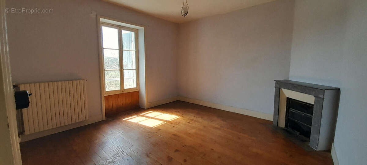 Une chambre - Maison à LA COQUILLE