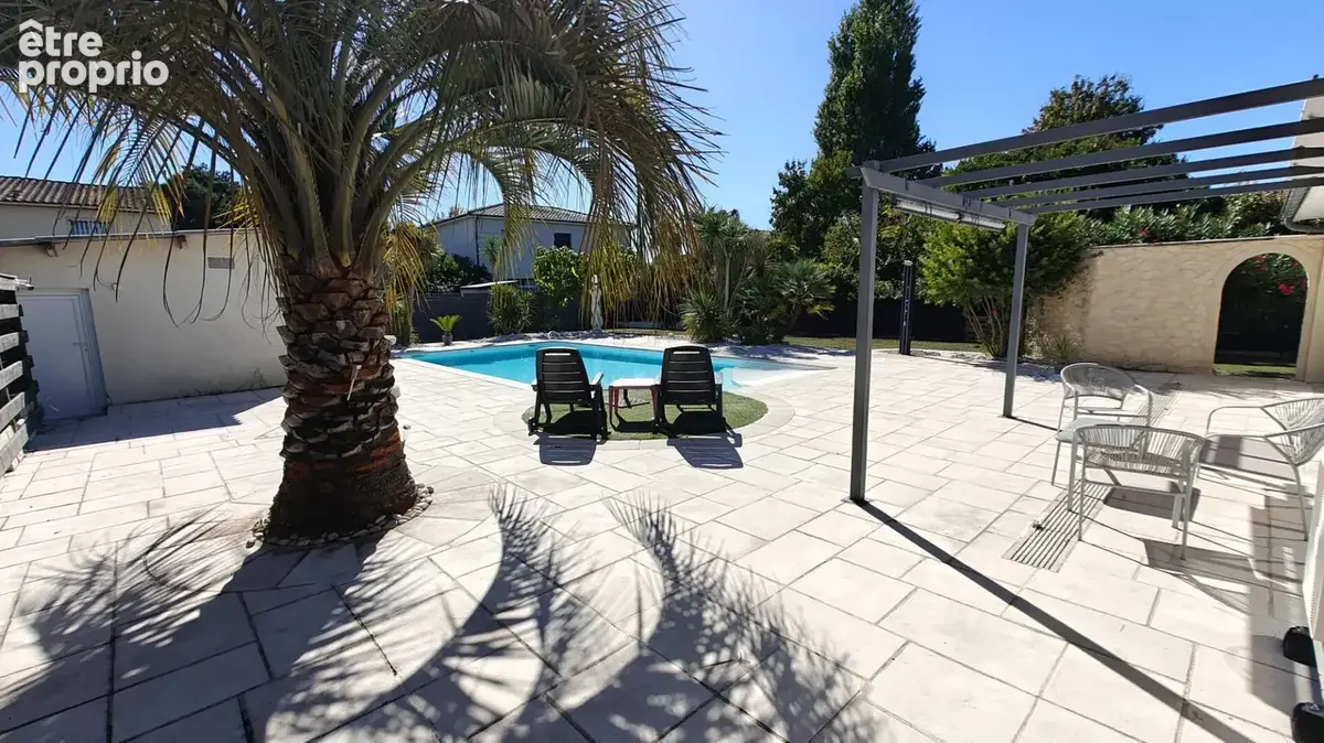 PAREMPUYRE - Charmante maison de plain-pied avec piscine, véranda & DPE B - photo 17