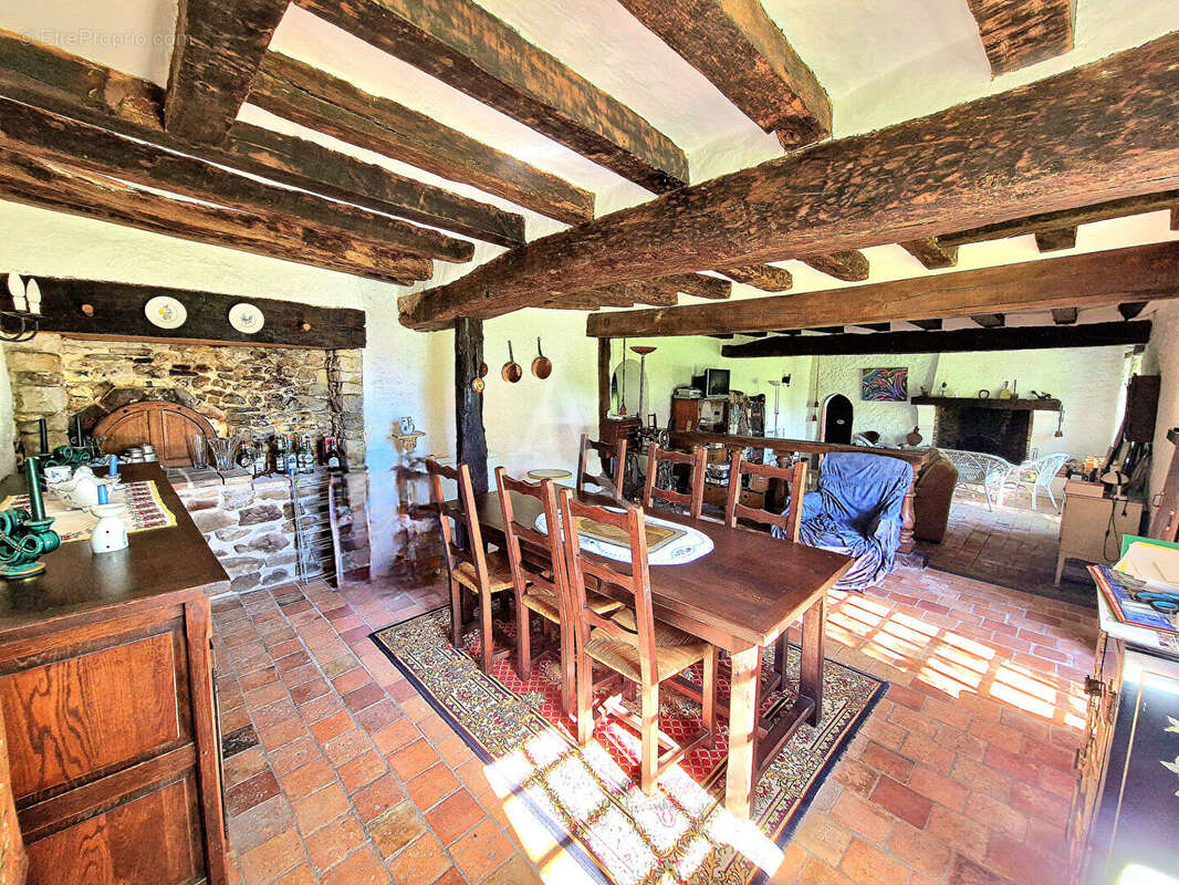 À vendre - Longère de caractère à Brissarthe - 130m² - photo 3