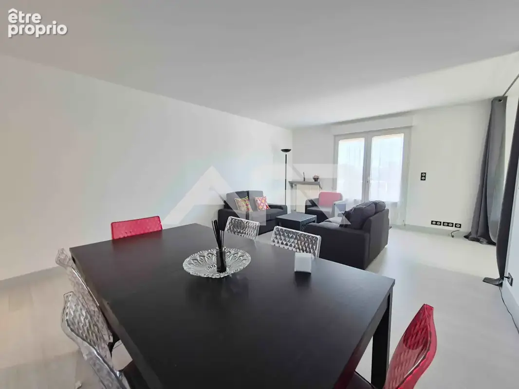 Appartement 4 pièces dernier étage avec balcon, box et parking - photo 2