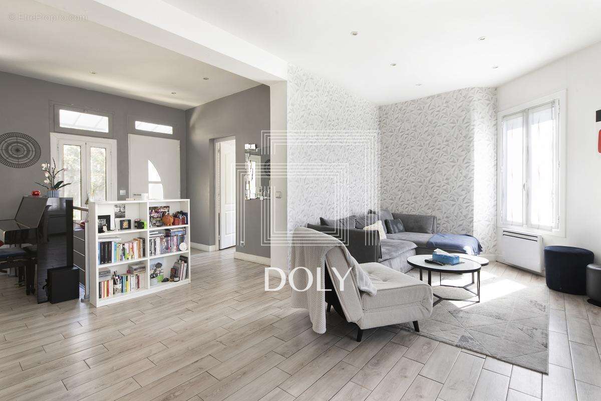 Maison à COURBEVOIE