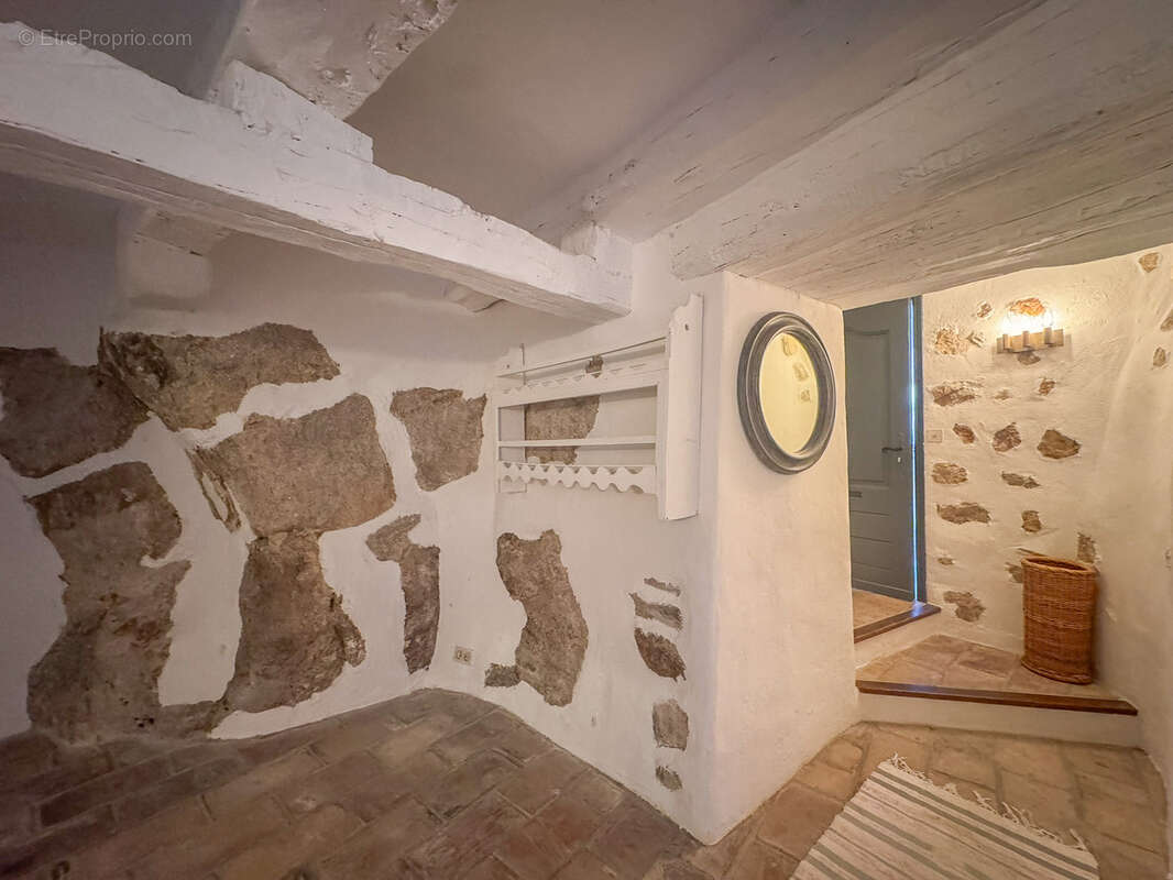 Maison à CHATEAUNEUF-GRASSE