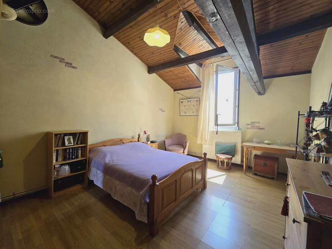 Maison familiale spacieuse avec 4 chambres, un grand sous-sol et une piscine - photo 13